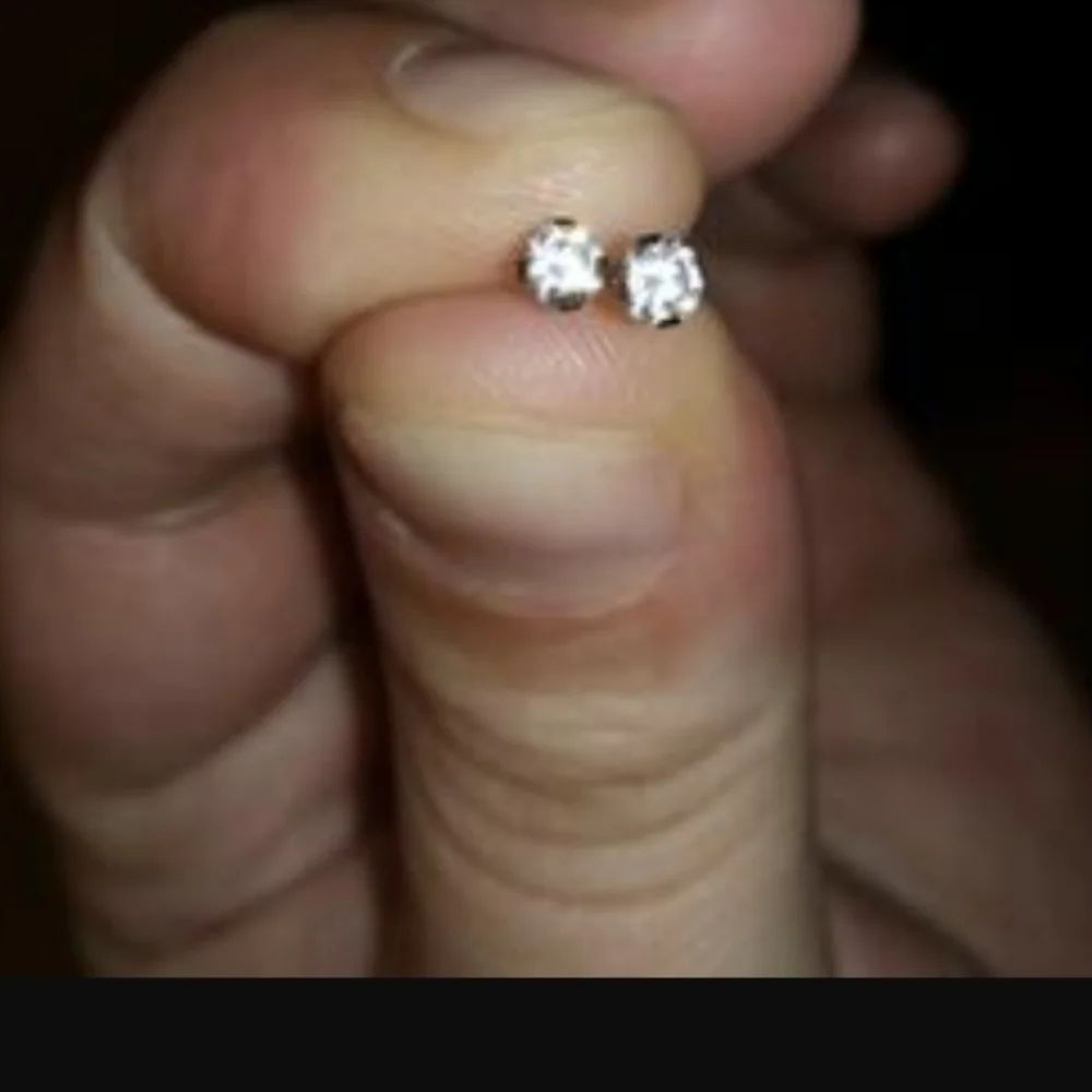 REAL 10kt Yellow Gold Stud Earrings W/ ROUND LAB GROWN DIAMOND